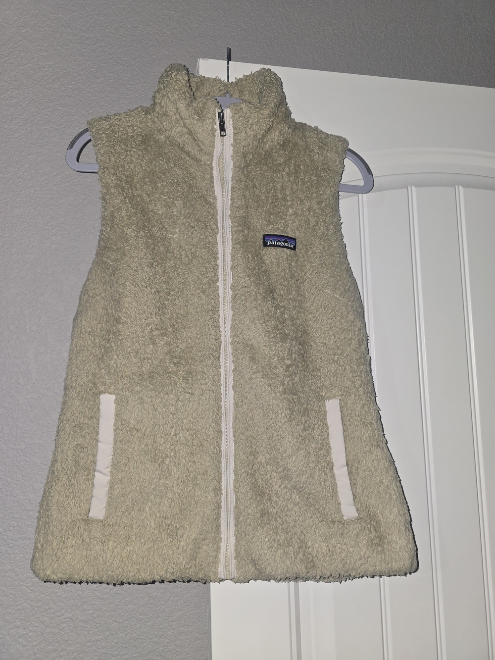 Womens Patagonia Cream Sherpa Vest - Plush Sleeveless Zip-Up